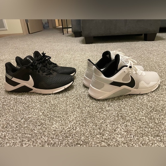 Nike Shoes 2 for 1. - Picture 1 of 3